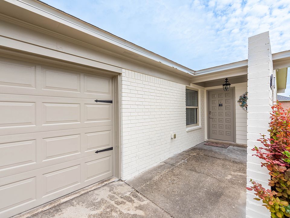 1st image of 12164 Longwood Dr