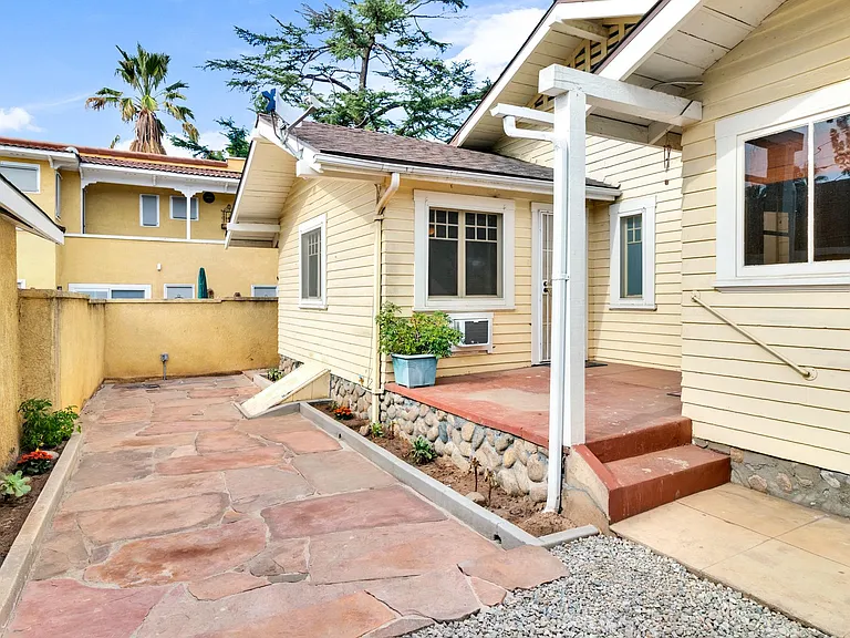 606 Cypress Cir — Photo 17