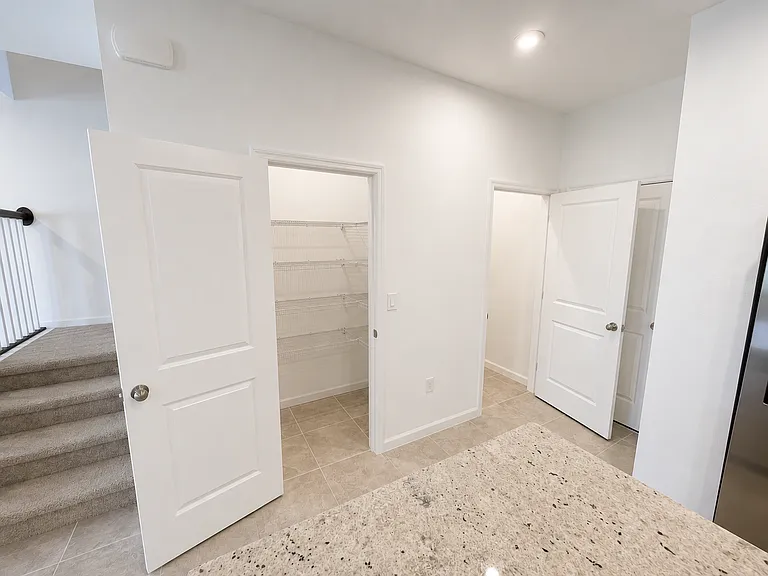 2125 Emil Jahna Rd — Photo 6