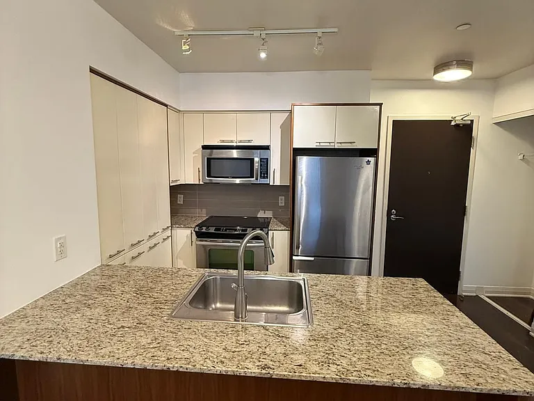 1 Valhalla Inn Rd #307 — Photo 5