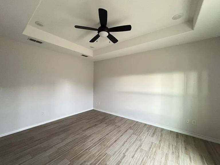 6002 Amir Dr — Photo 16