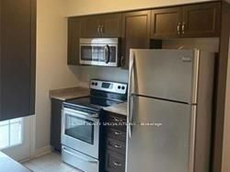 Brampton Townhouse for rent - 3 Bedrooms — photo 4