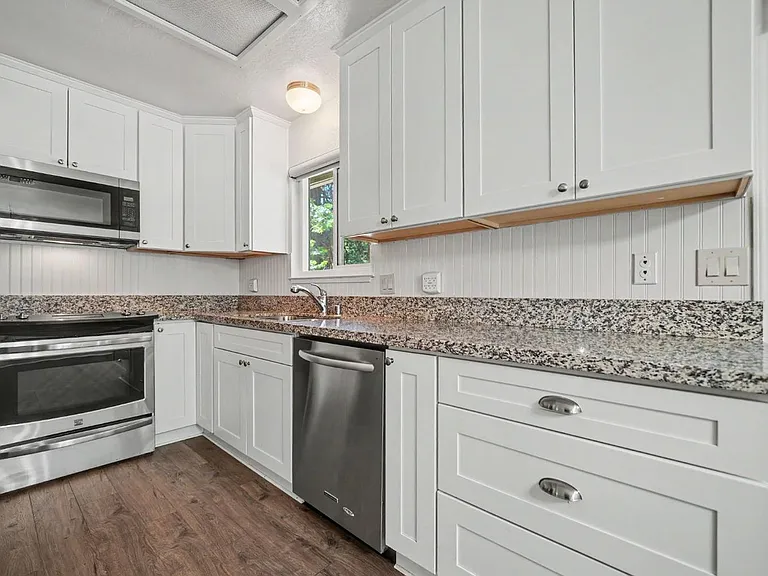 16932 McKenzie Dr — Photo 6