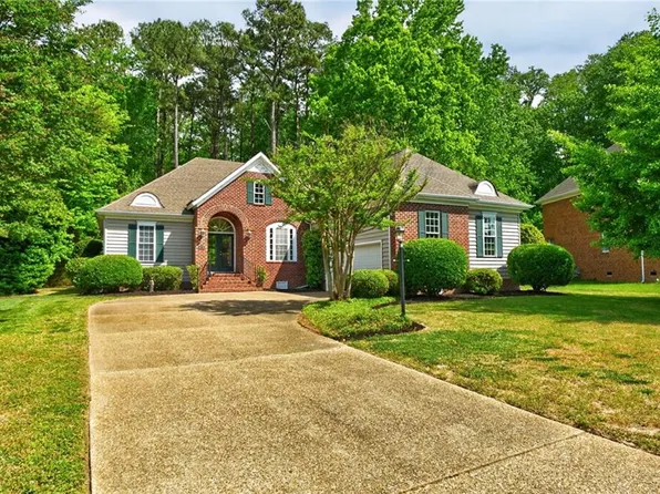 20716 Creekside Dr, Smithfield, VA 23430