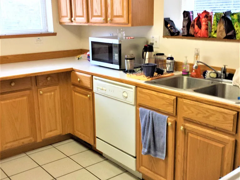 4520 36th Ave NE #B — Photo 8