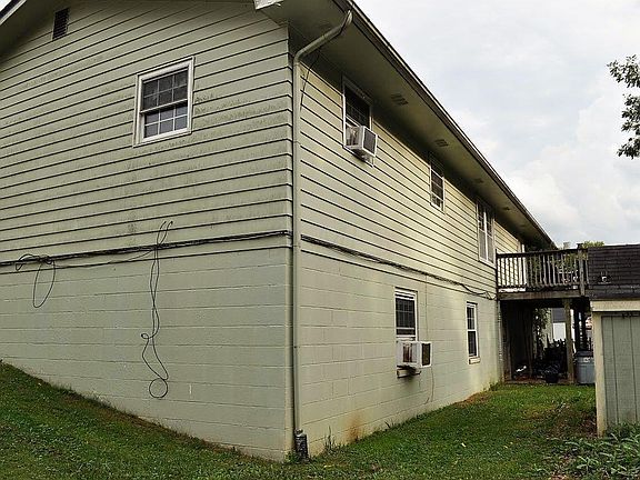3rd image of 439 Lynwood Ln