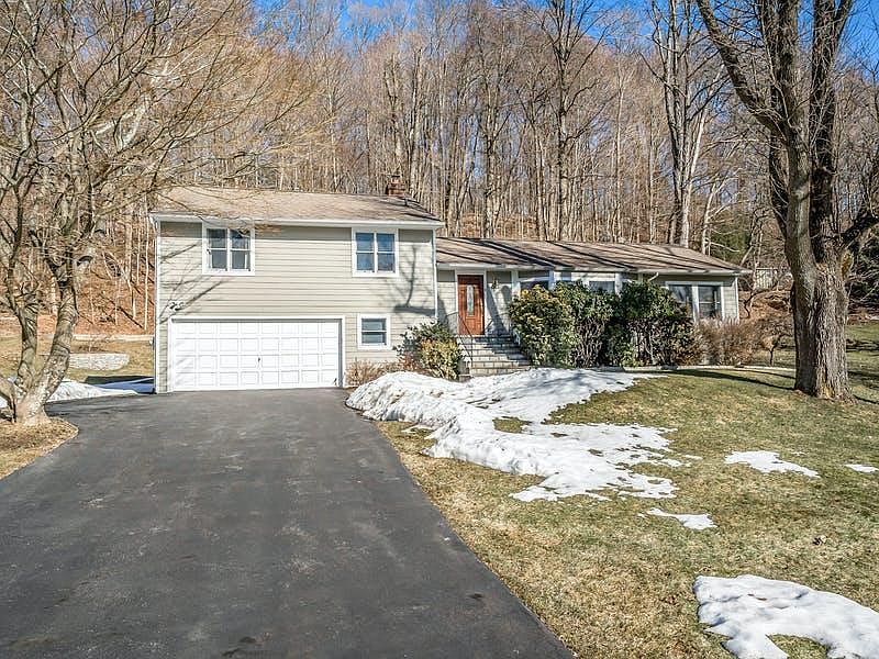 1st image of 41 Deerfield Ln S