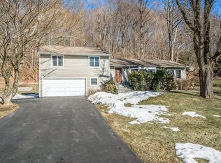 41 Deerfield Ln S, Pleasantville, NY 10570