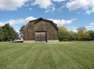 1052 E 850th Rd, Lawrence, KS 66047