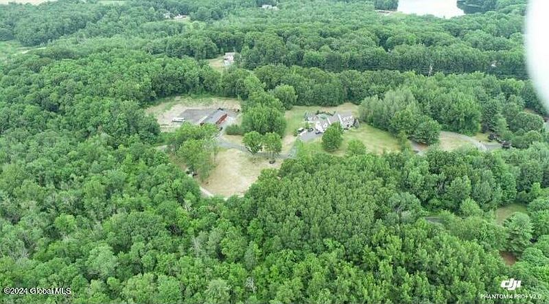 4th image of 33 Vischer Ferry Road