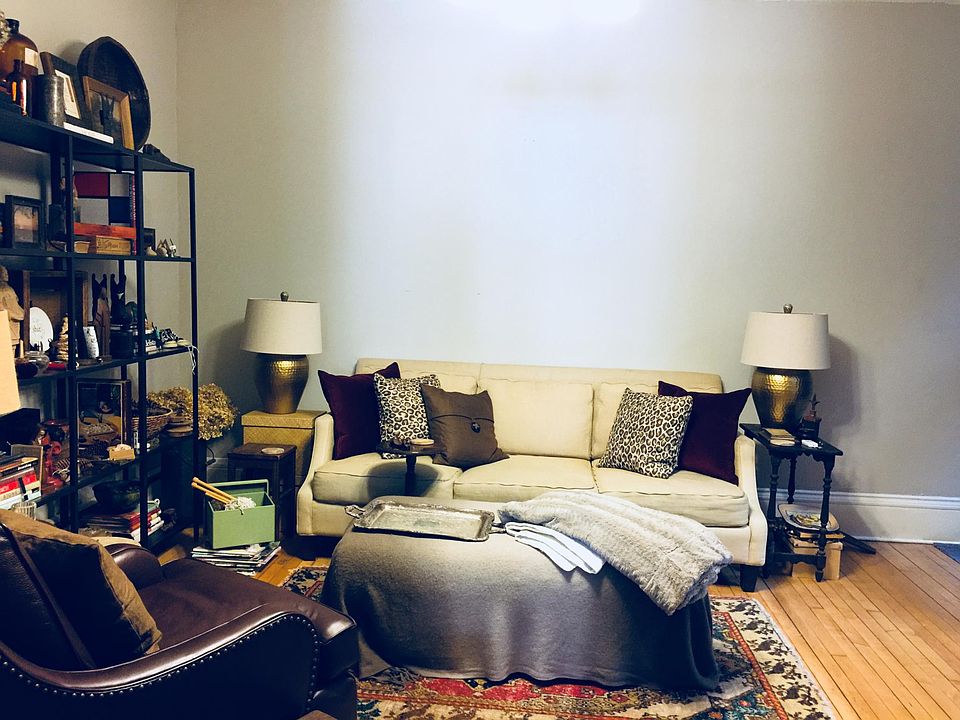 1st image of 943 1/2 W 7th St APT 4