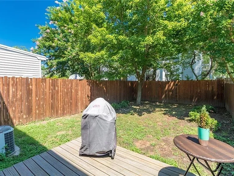 612 Barberton Dr — Photo 13