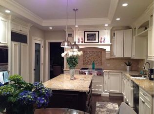 908 Coventry Dr, Lake Forest, IL