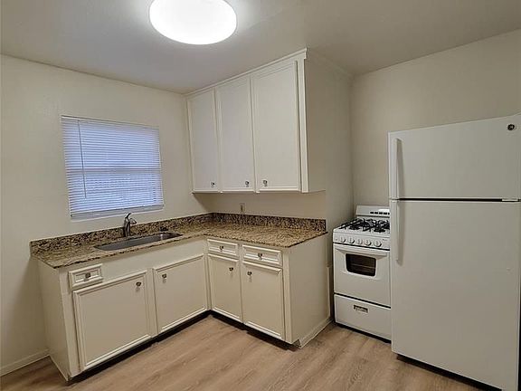 2nd image of 1314 Heights Blvd APT 2