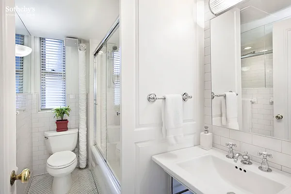 Sold by Sotheby's International Realty | media 6