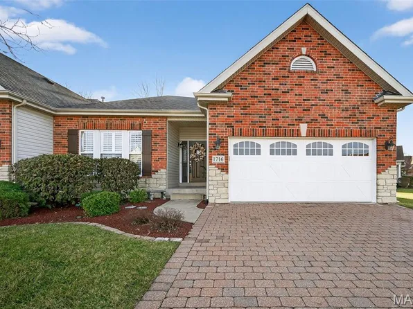 1716 Moss Rock Dr, Saint Charles, MO 63303