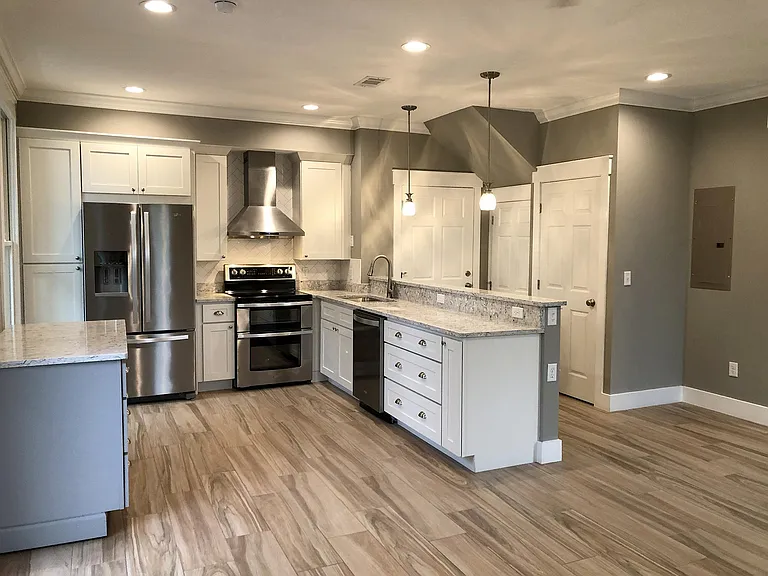 1415 Abercorn St — Photo 4