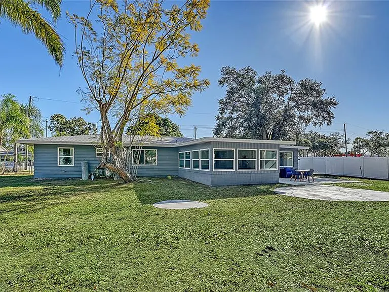 209 Briggs Ct — Photo 34