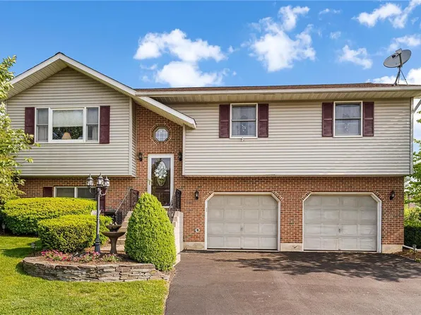 4602 Christina Dr, Whitehall, PA 18052