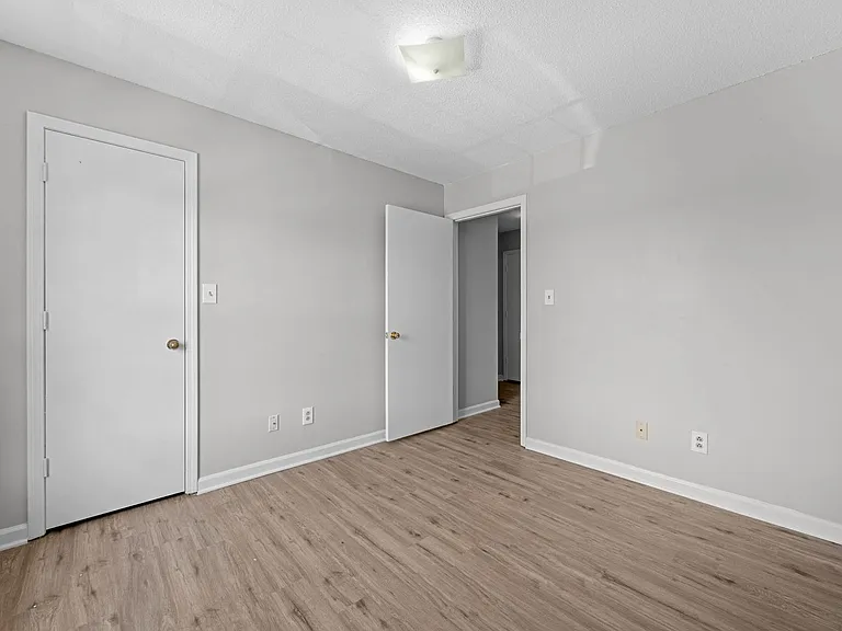 240 Timber Lake Dr — Photo 15