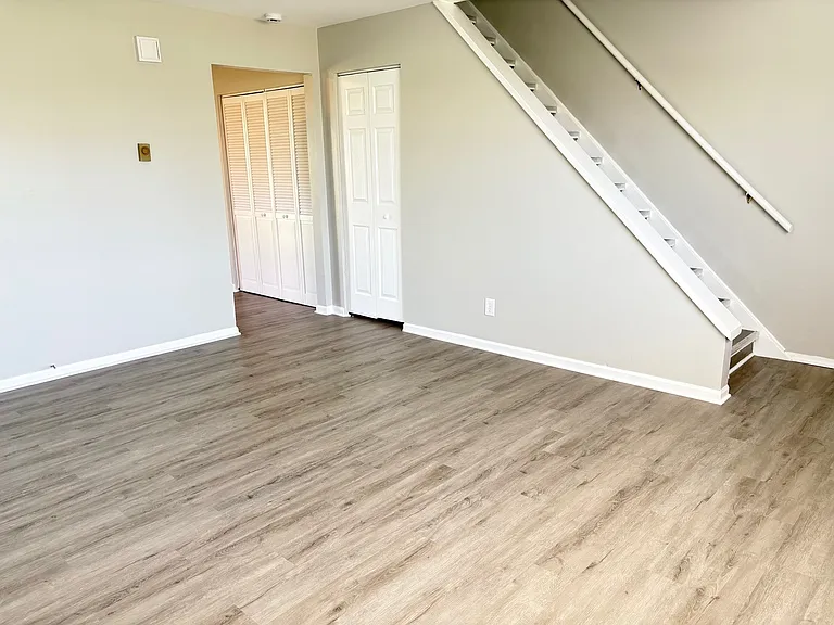 724 Oakton Rd — Photo 6