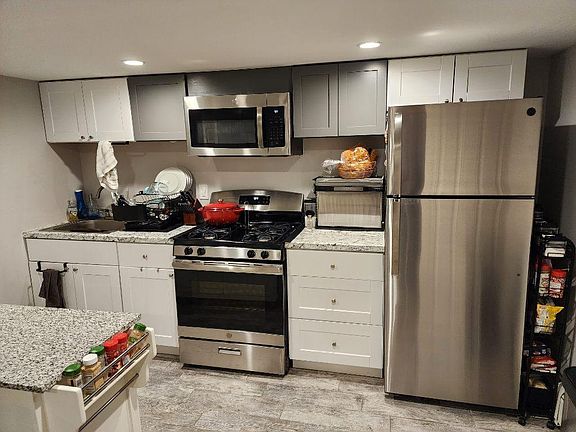 3rd image of 2O80 Lancaster St #2