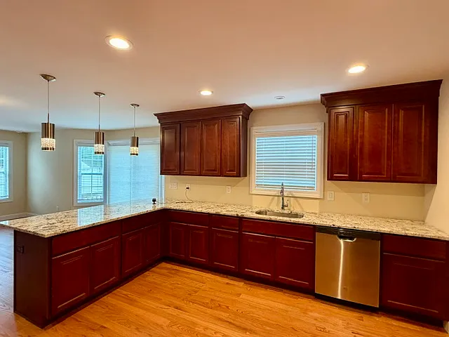 497 Carnation Dr — Photo 3