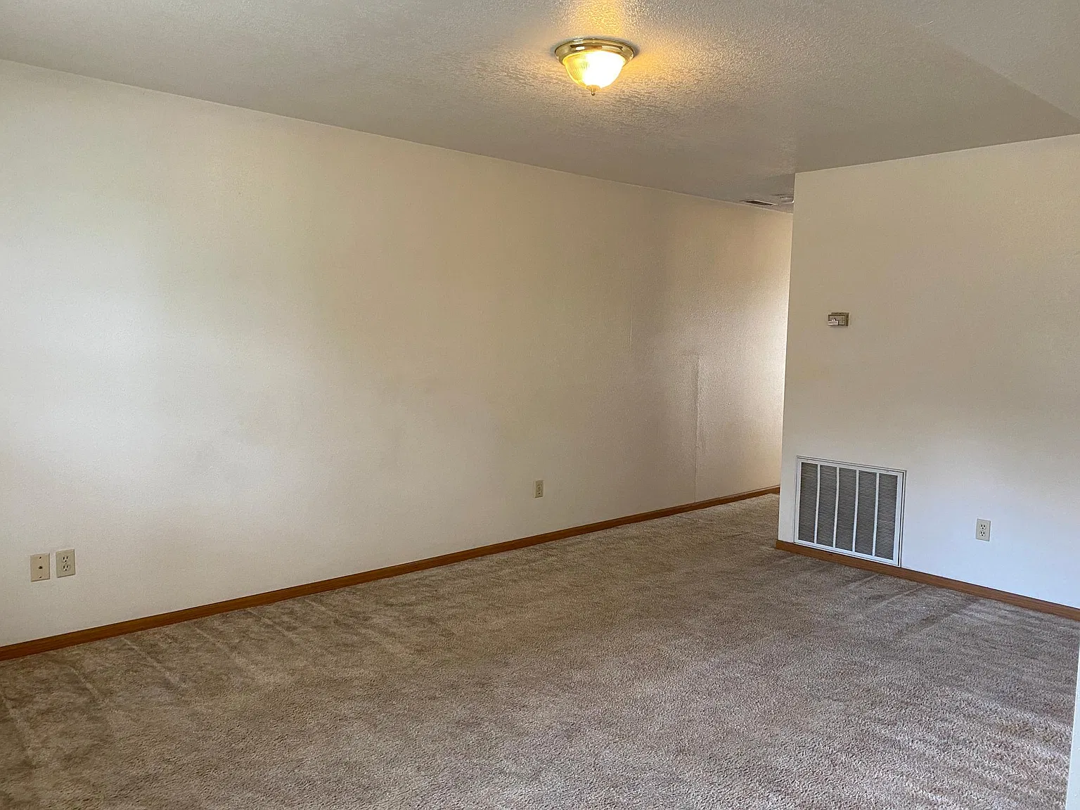 3 bed, 1.5 bath, 100 sqft, $775 — Photo 3