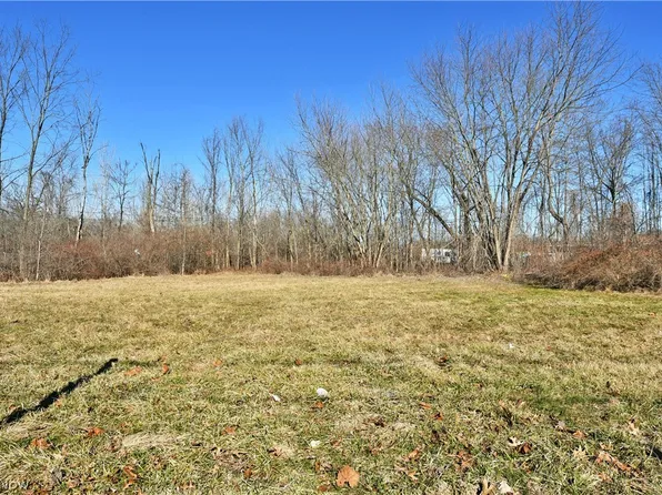 Niles Rd SE, Warren, OH 44484