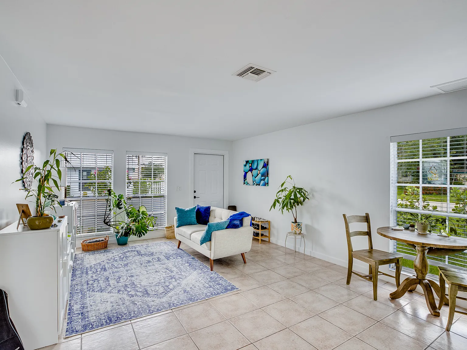 965 16th Pl — Photo 3