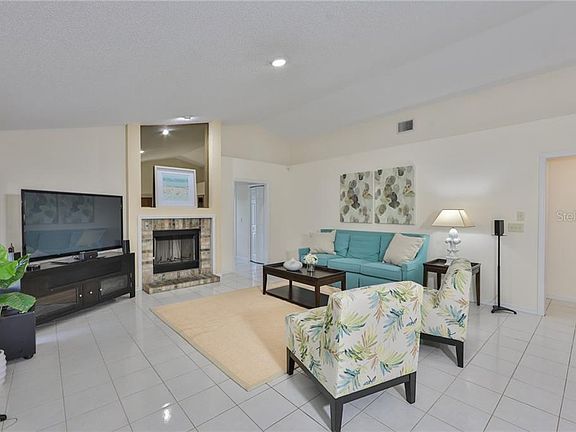 5th image of 15102 Meadowlake St
