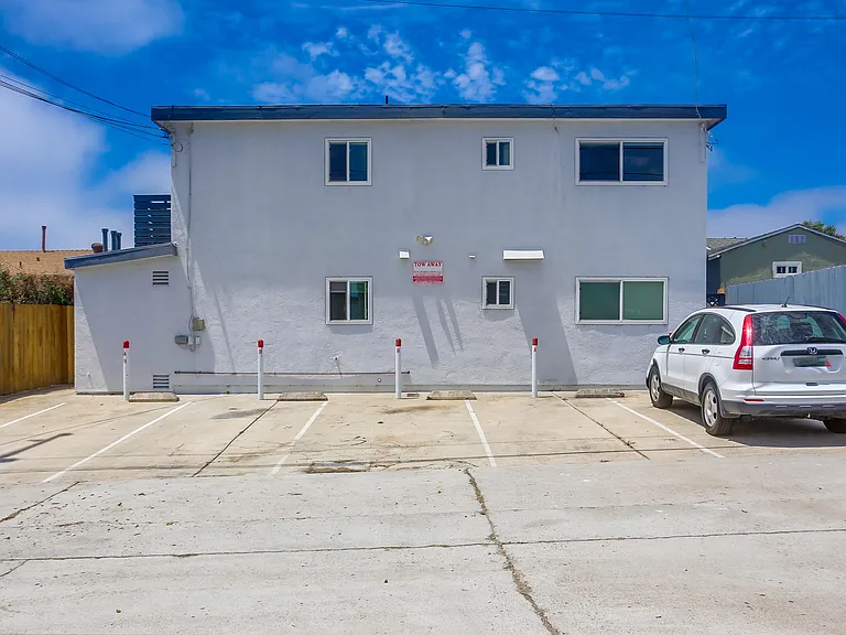3977 Ingraham St #B — Photo 32