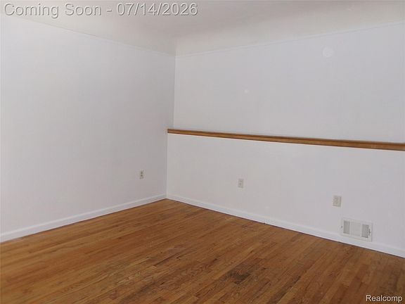 3rd image of 5620 Hipp St