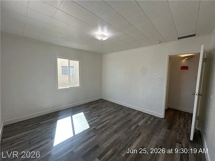 148 W Victory Rd — Photo 21