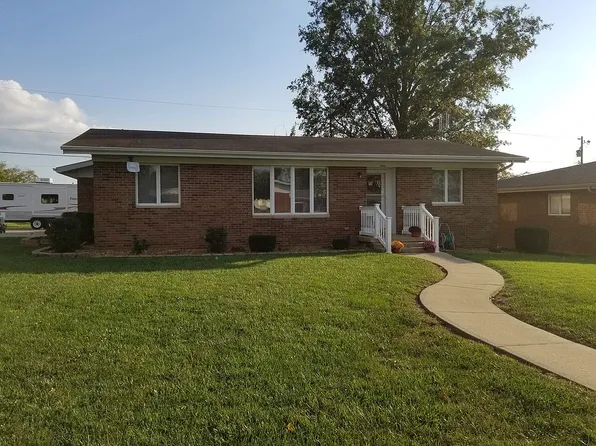 8008 Blue Mound Dr, Saint Rose, IL 62230