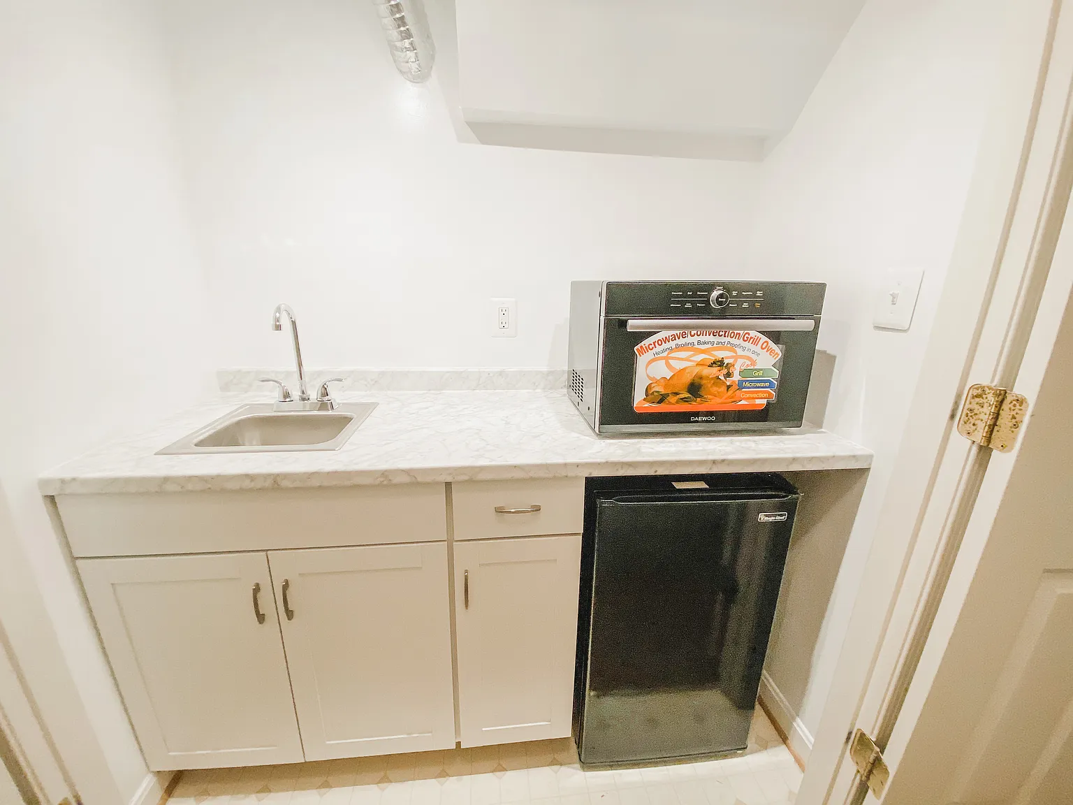 Studio, 400 sqft, $850 — Photo 3