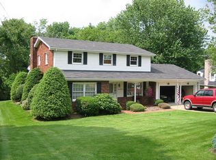 813 McWilliams Dr, Houston, PA
