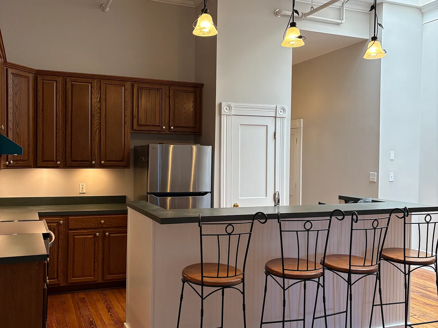 2 bed, 1.5 bath, 1250 sqft, $1,725 — Photo 2