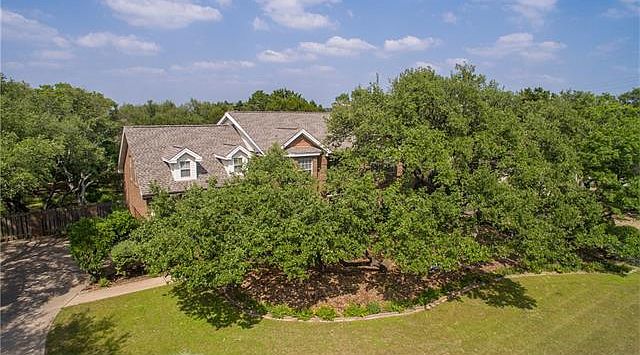 1st image of 411 Duck Lake Dr