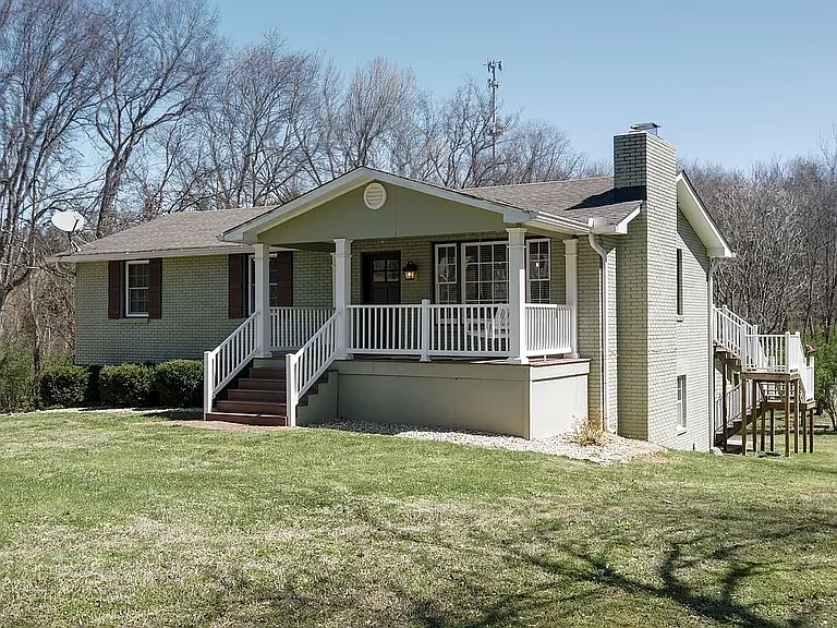 1150 Waller Rd — Photo 2