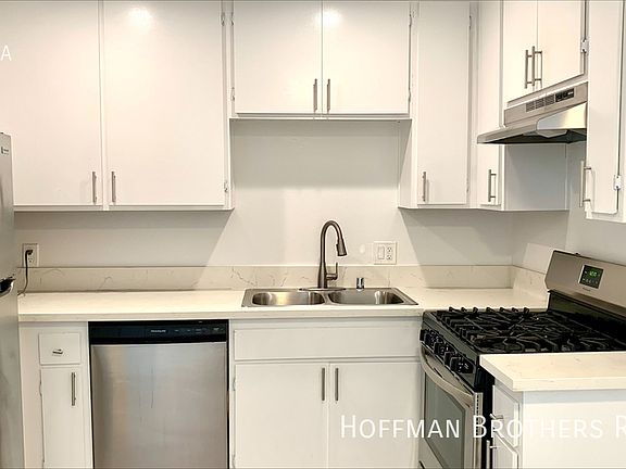 2nd image of 2724 Abbot Kinney Blvd #215A