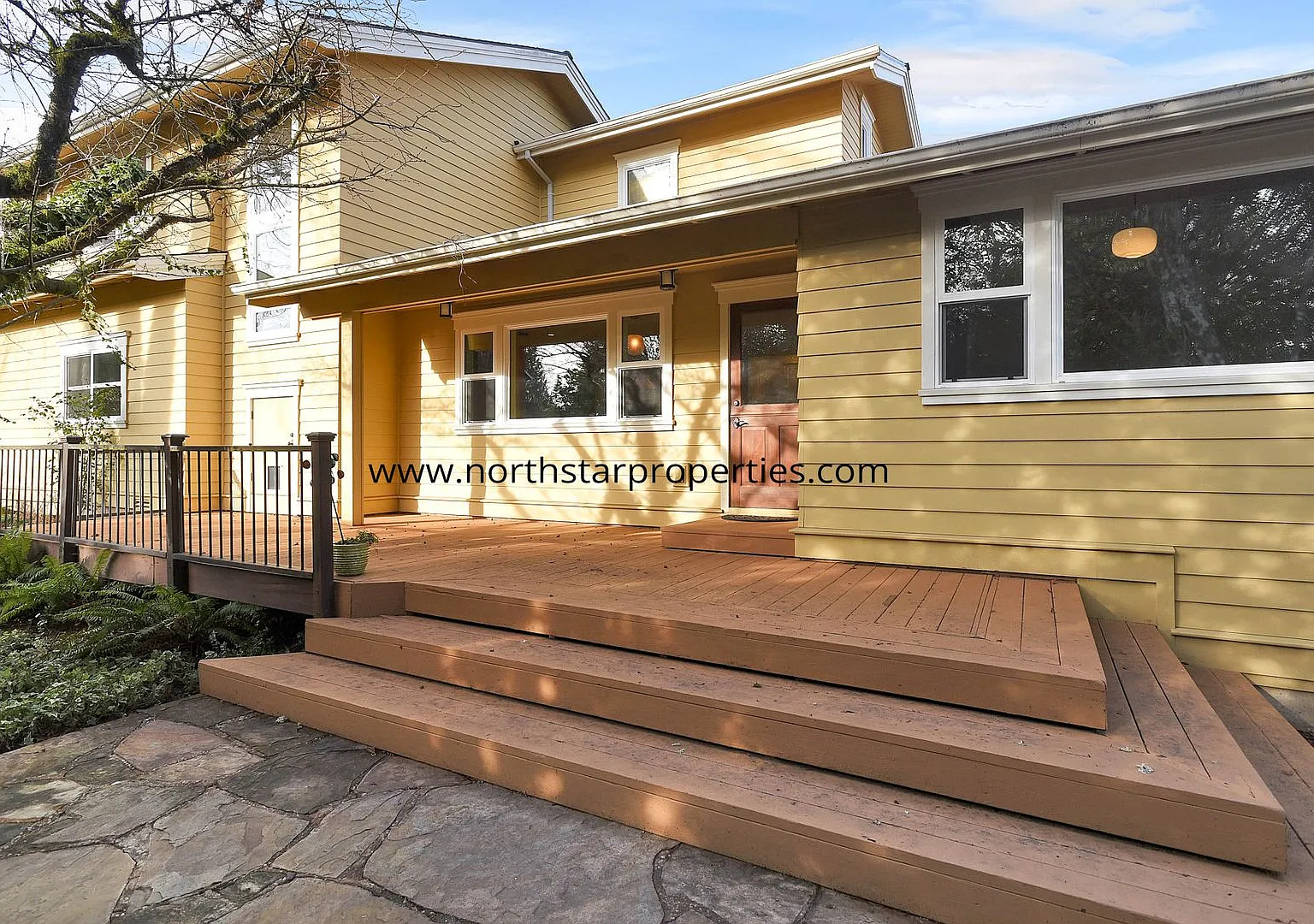 Sophisticated Lake Oswego Living in Coveted Palisades Terrace — Photo 2