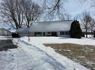 1714 Gregdon Shores Dr, Sterling, IL 61081