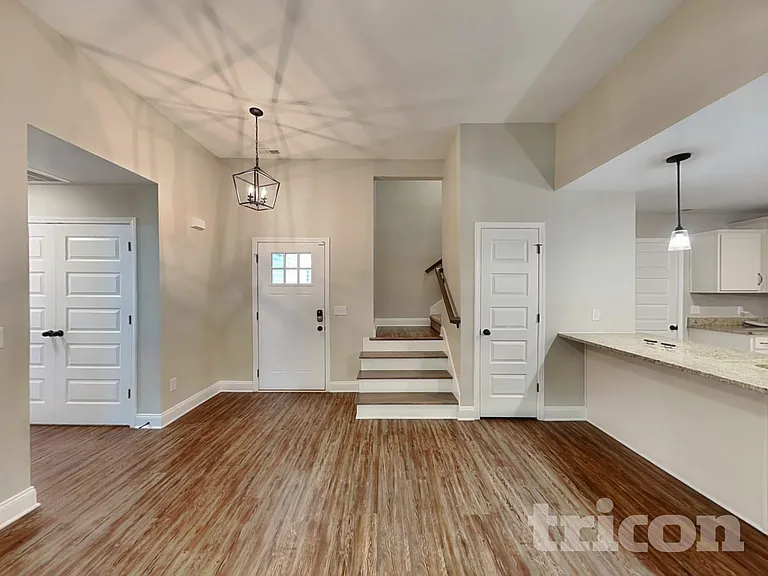 223 Fieldstone Ln — Photo 3