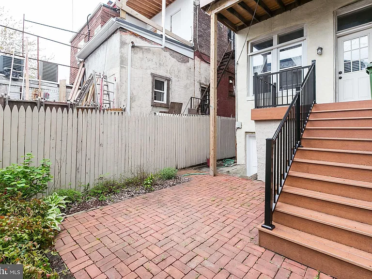 2205 E Baltimore St — Photo 42
