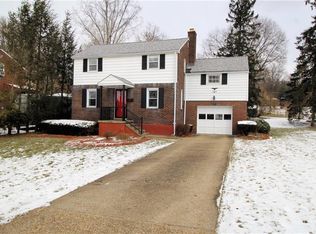 121 Pickwick Dr, Bethel Park, PA 15102