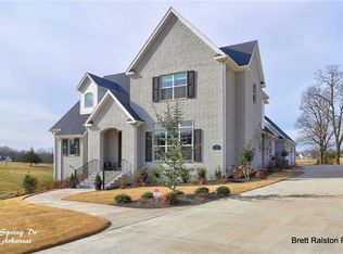 713 Winding Spring Dr, Fayetteville, AR 72703