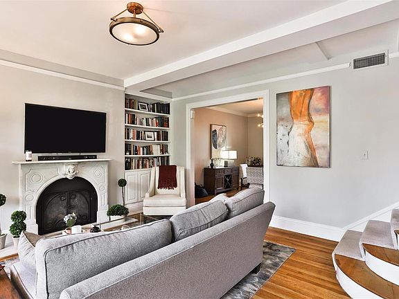 3rd image of 4931 Laclede Ave #11