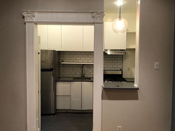 5th image of 530 Henry St APT 1