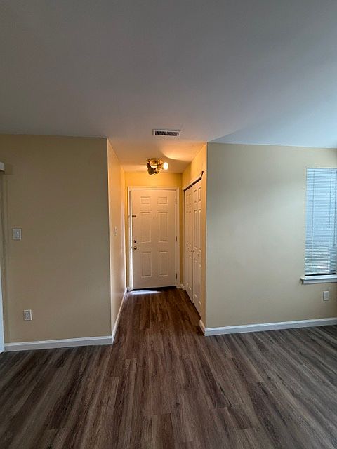 1st image of 1501 Roberts Way